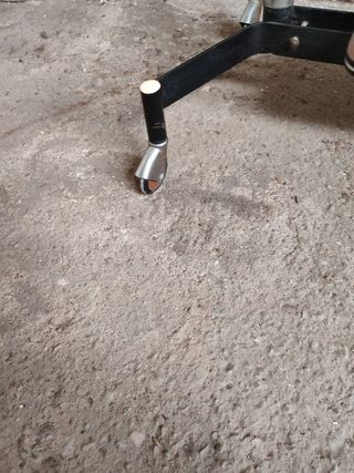 Mesa de televisión con ruedas vintage