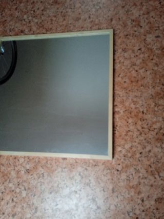 Espejo del Madera del Ikea 