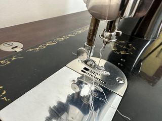 Maquina de coser Alfa con armario. De 1960