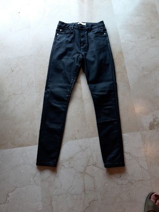 Pantalones negros piel ceñidos