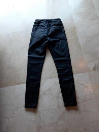 Pantalones negros piel ceñidos