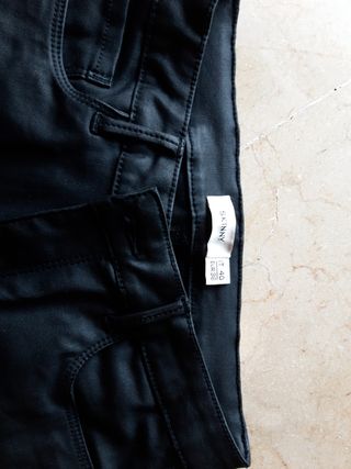 Pantalones negros piel ceñidos