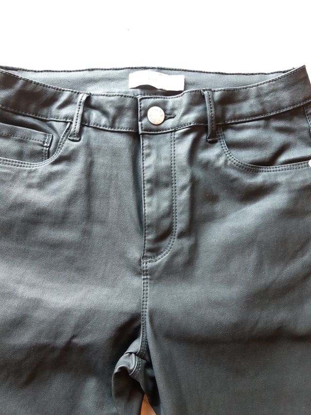 Pantalones negros piel ceñidos
