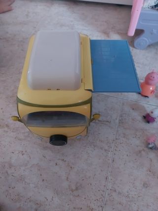 Caravana Peppa pig y muñecos