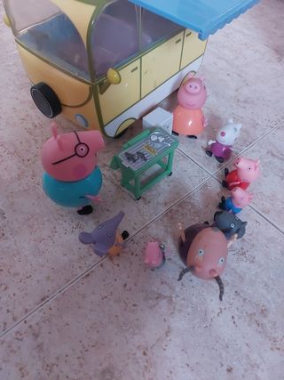 Caravana Peppa pig y muñecos