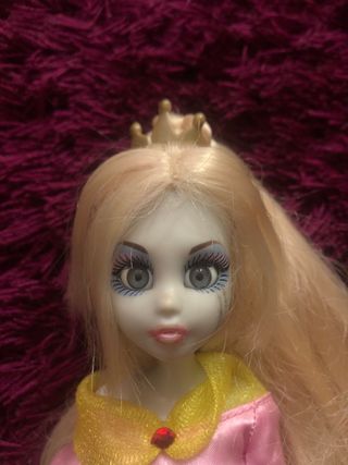 Muñeca zombie cenicienta