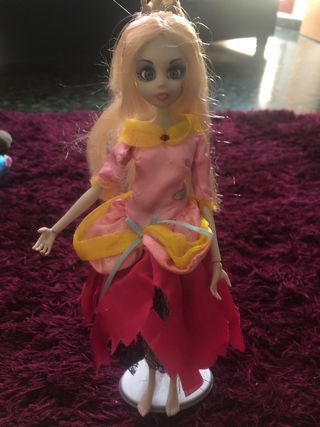 Muñeca zombie cenicienta