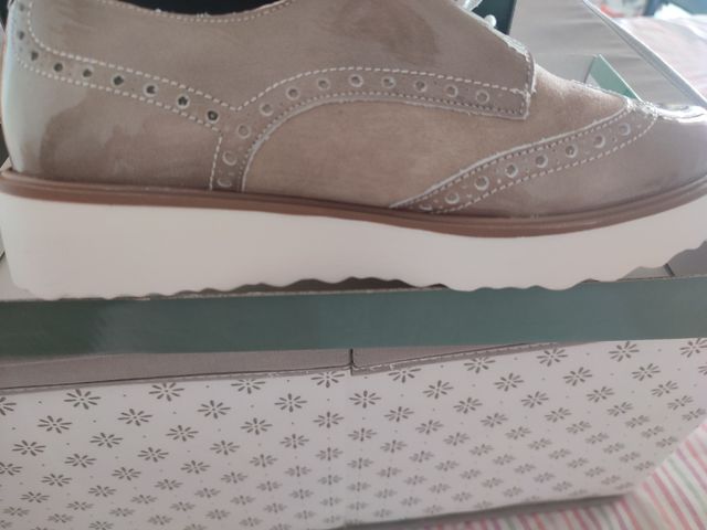 Zapatos con cordones de piel