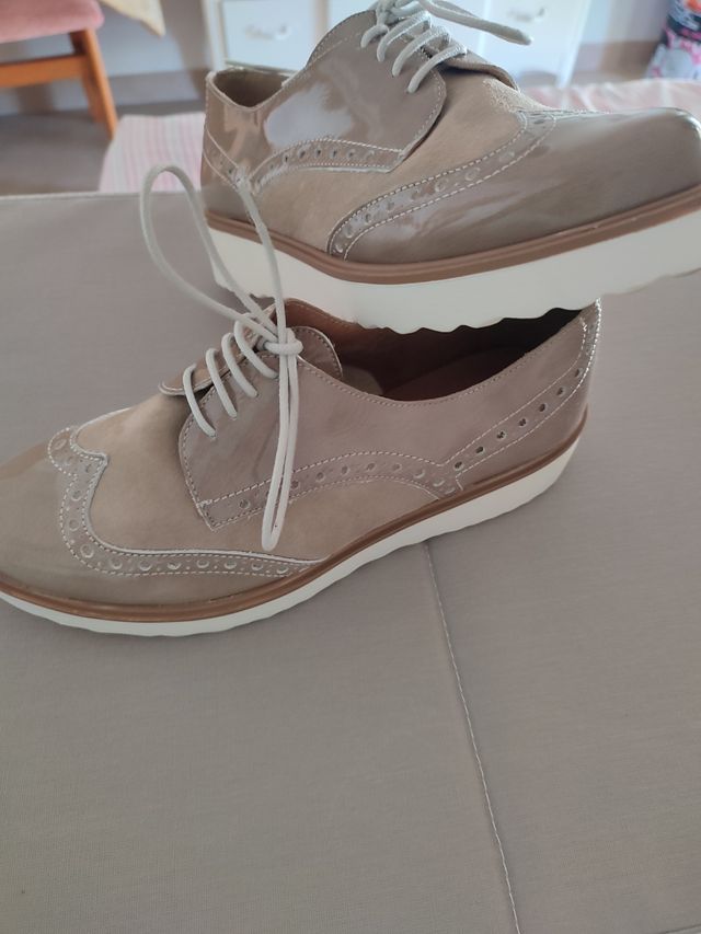 Zapatos con cordones de piel