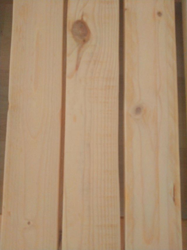 Cama palets + colchón + dos fundas.