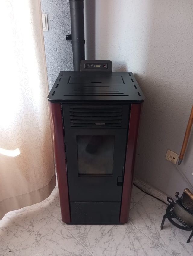 Estufa pellets aire de segunda mano por 380 EUR en Vinuesa en WALLAPOP