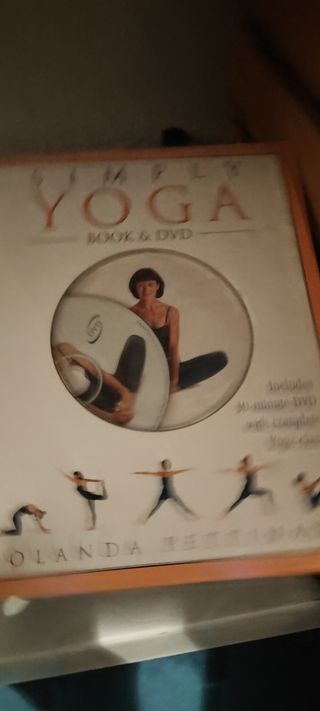 Muchos libros variados de Yoga, Reiki...