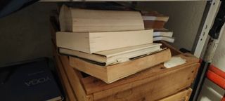 Muchos libros variados de Yoga, Reiki...