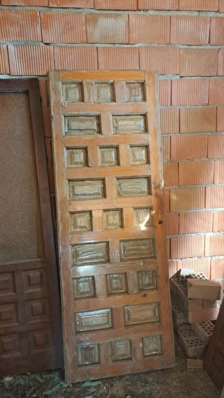 Puertas de madera maciza antiguas