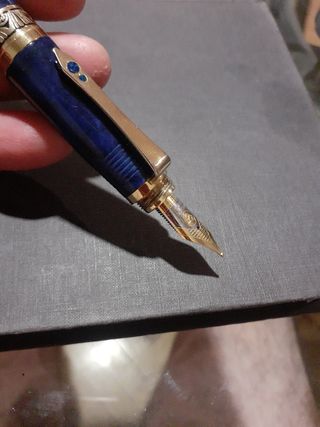 PLUMA CHAPADO EN ORO. 