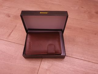 Cartera de piel marrón