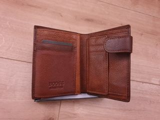 Cartera de piel marrón