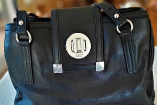 Bolso piel negro marca Donna Karan New York  DKNY