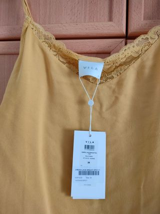 Camiseta con etiqueta