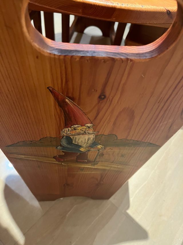 Libreria+tavolo per bambini con 4 sedie Gnomos