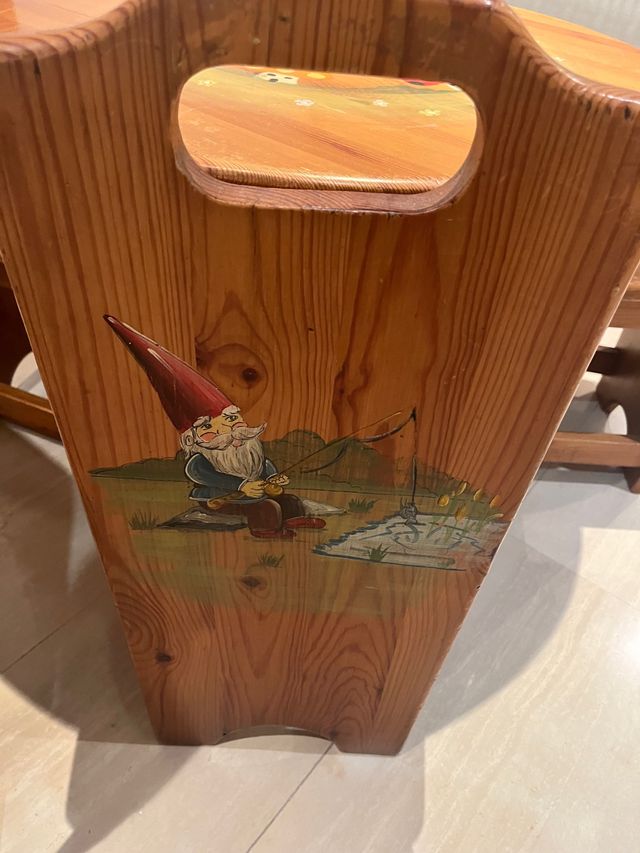 Libreria+tavolo per bambini con 4 sedie Gnomos