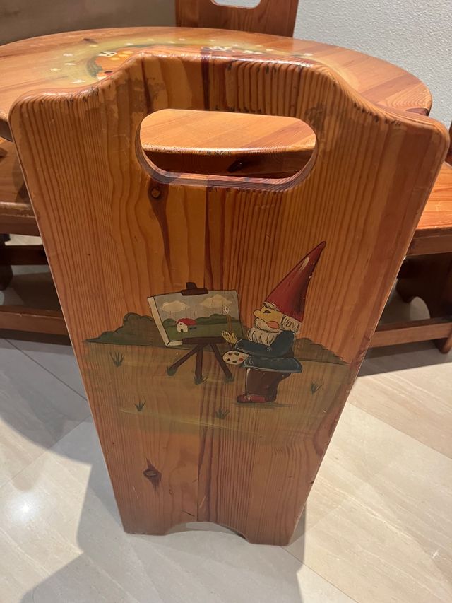 Libreria+tavolo per bambini con 4 sedie Gnomos