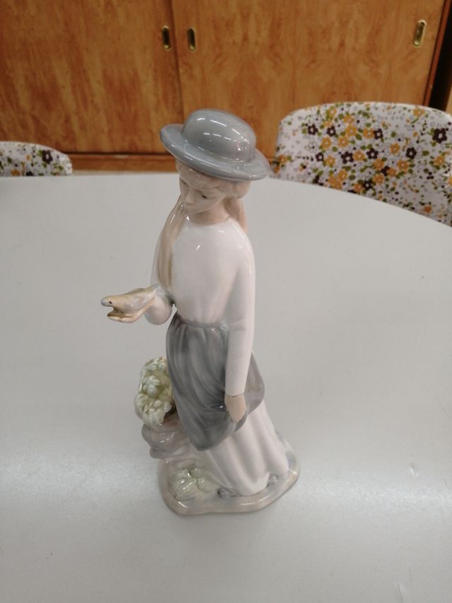 Figura porcelana 33x13
