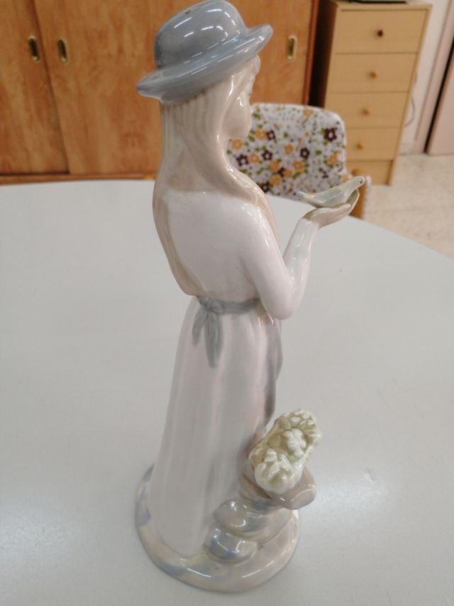 Figura porcelana 33x13