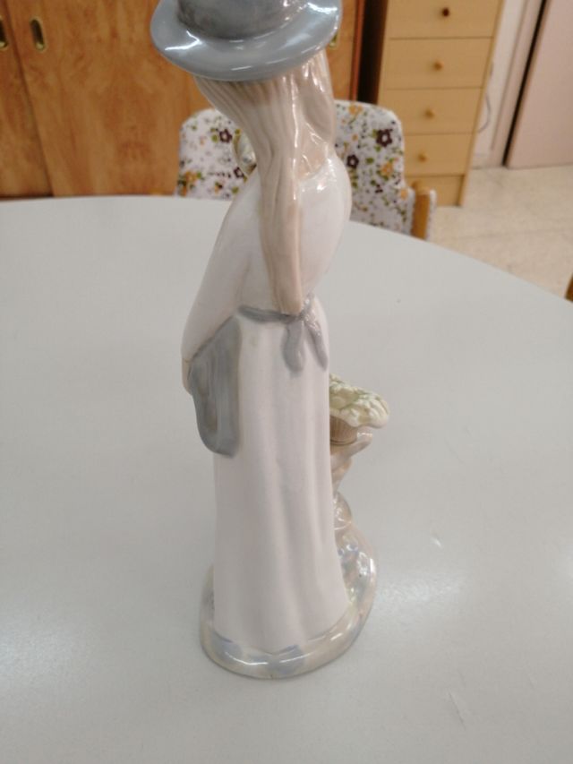 Figura porcelana 33x13