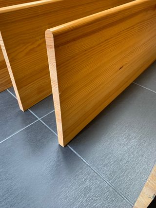 Estantes de madera maciza