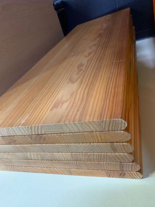 Estantes de madera maciza