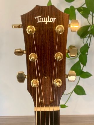 Guitarra electro acústica Taylor 518 e2