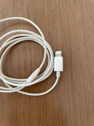 Se venden  auriculares Apple.