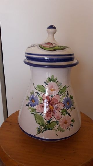 Albarelos de cerámica antigua