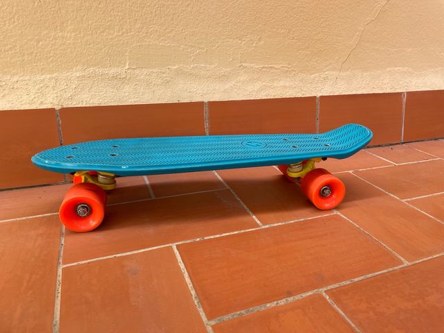Monopatín skate turquesa