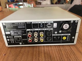 SONY DSR - 11