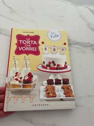 Libro cake design