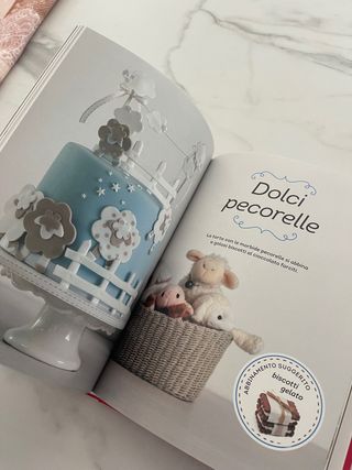 Libro cake design