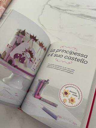 Libro cake design