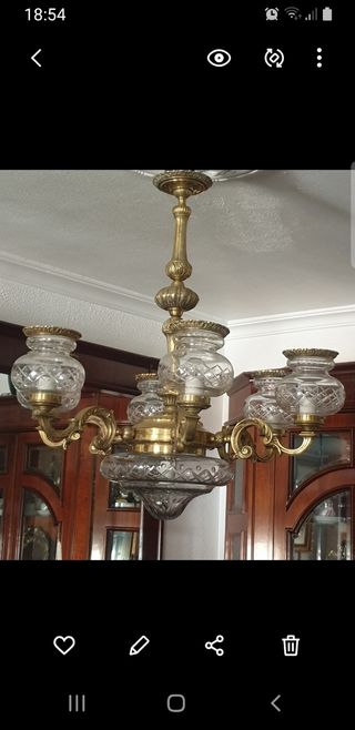 Antigua lámpara maciza de bronce y cristal tallado