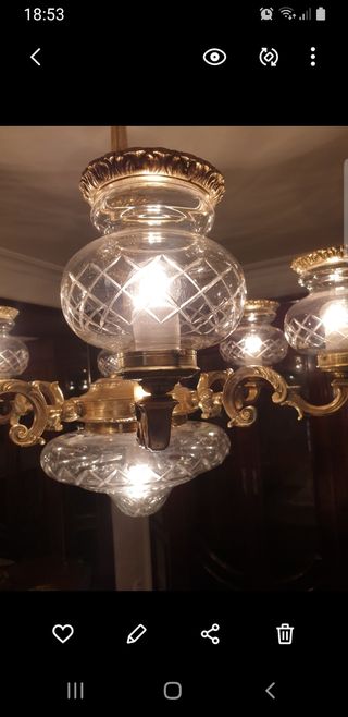 Antigua lámpara maciza de bronce y cristal tallado