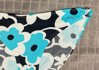 Vestido playero y bikini a juego Flores años 60