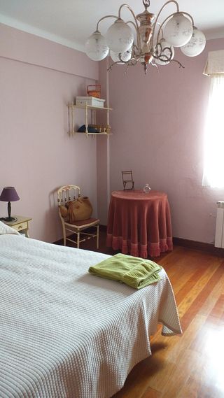 Cama mesita ... conjunto habitación 