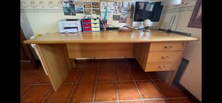 Mesa de estudios o despacho grande