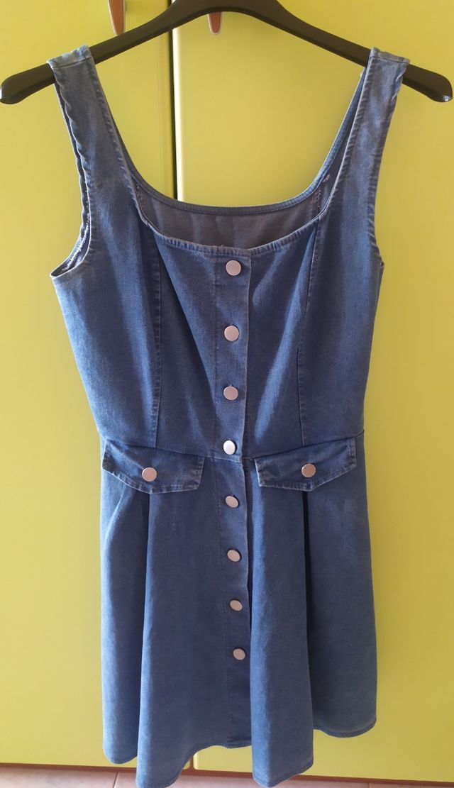 Vestito di jeans con bottoni 100% cotone