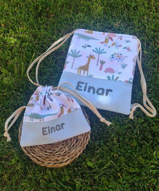 Conjunto de mochila y bolsita multiusos