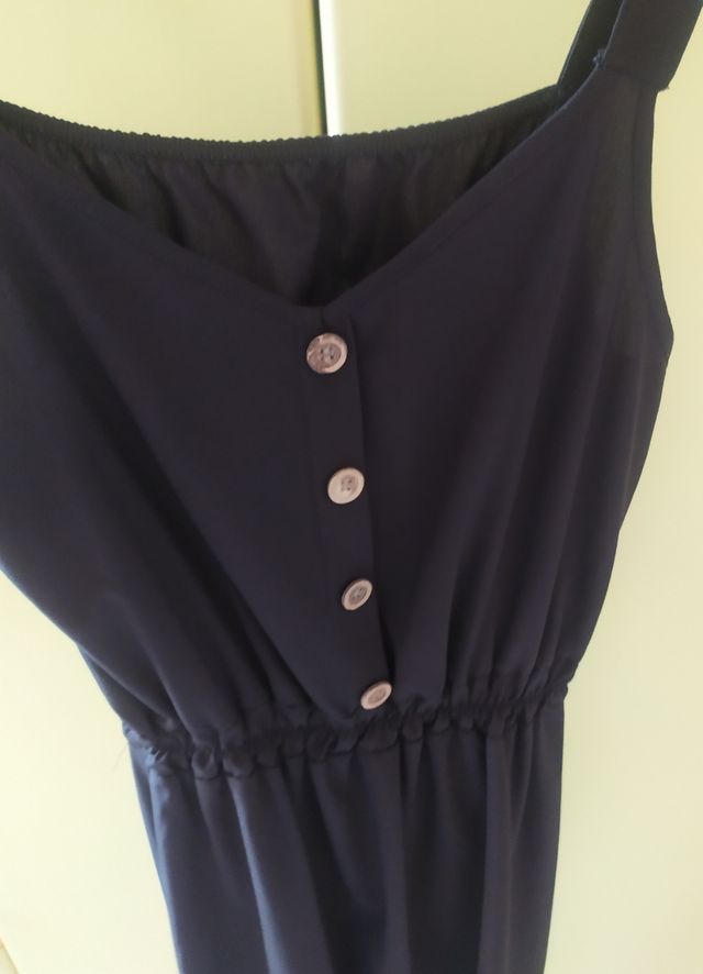 Vestito nero con bottoni