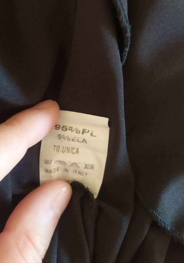 Vestito nero con bottoni