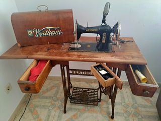 Máquina de coser Wertheim antigua