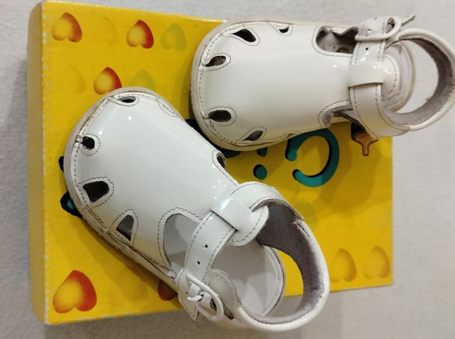 Sandalia bebé blanca